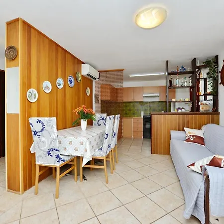 Apartment With Parking Space - 6323 Vir