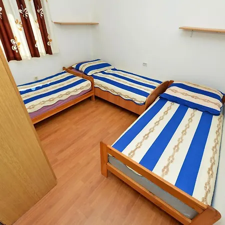 Lägenhet With Parking Space - 6323 *