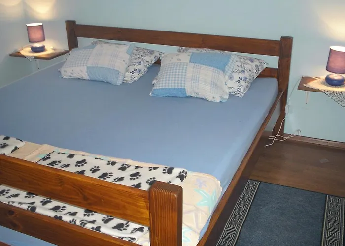 Lägenhet With Parking Space - 6323