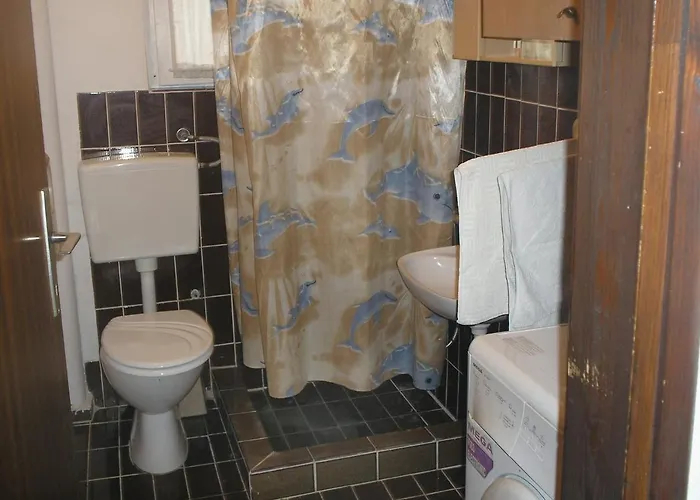 Lägenhet With Parking Space - 6323