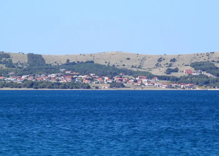 Lejlighed With Parking Space - 6323